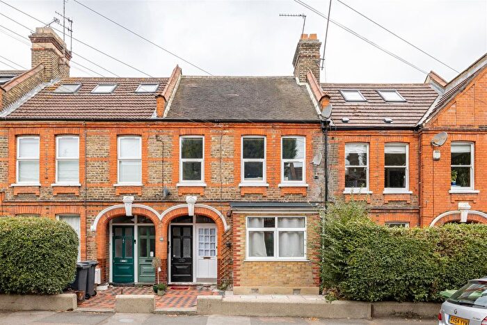 2 Bedroom Maisonette For Sale In Bemsted Road, Walthamstow, E17