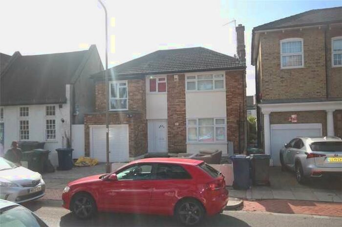 5 Bedroom Detached House To Rent In Essex Park, Finchley, N3