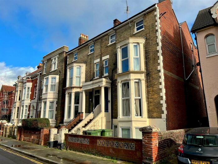 1 Bedroom Apartment To Rent In Elphinstone Road, PO5