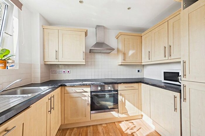 1 Bedroom Flat To Rent In Tuns Lane, Slough, Berkshire, SL1