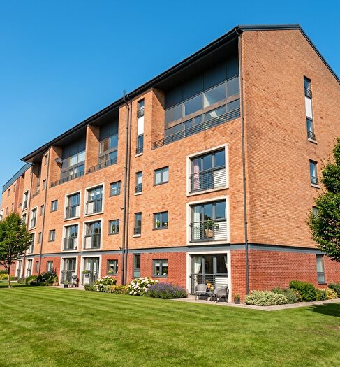4 Bedroom Flat To Rent In Minerva Way, Glasgow, G3