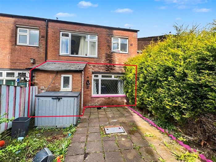 3 Bedroom Maisonette For Sale In Church Walk, Royton, Oldham, Greater Manchester, OL2