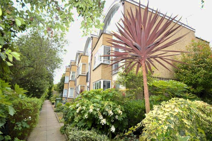 4 Bedroom House To Rent In Pepler Mews, London, SE5