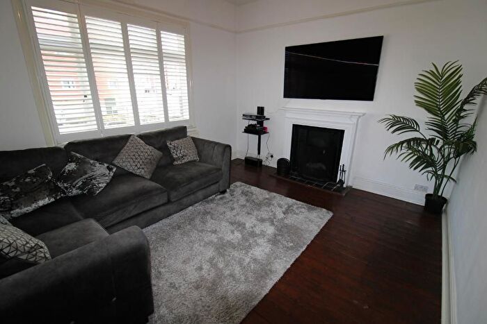 4 Bedroom Detached House For Sale In North Gate, Bletchley, Milton Keynes, Buckinghamshire, MK2 - Photo 2