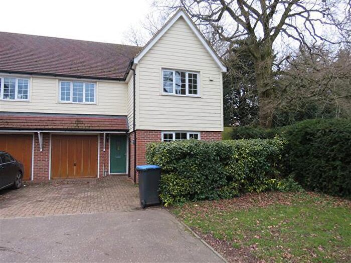 4 Bedroom Semi-Detached House To Rent In Old Rectory Drive, Hatfield, AL10