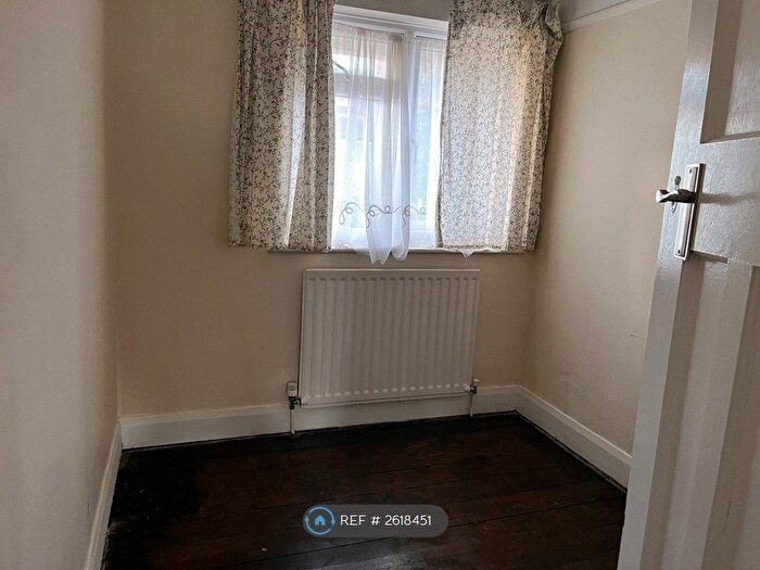 1 Bedroom Flat To Rent In Princes Avenue, London, W3
