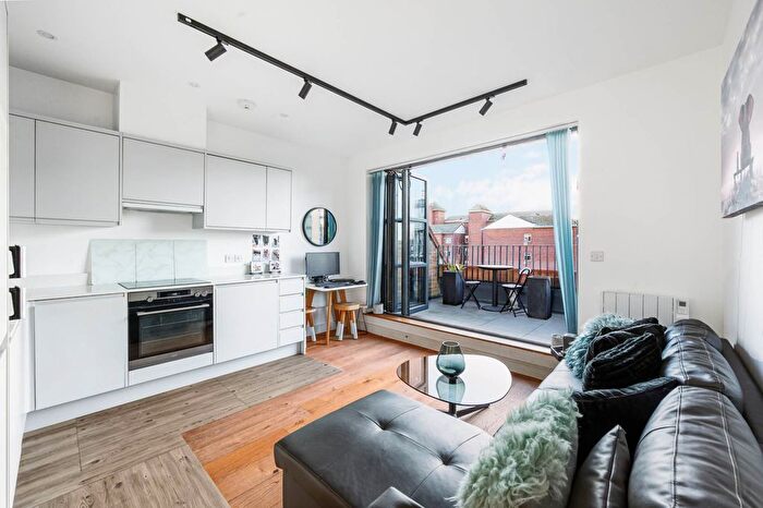 1 Bedroom Flat To Rent In High Street, Brentford, TW8