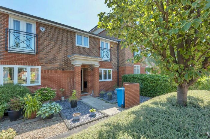 4 Bedroom House To Rent In Chaucer Close, Windsor, SL4