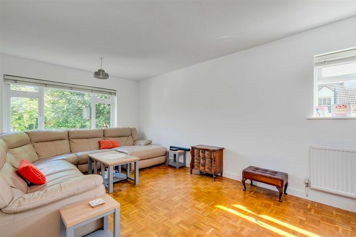 2 Bedroom Flat To Rent In Courtfield, Sutton Court Road, Chiswick, W4