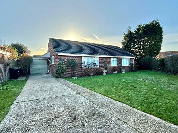 3 Bedroom Bungalow For Sale In Swallow Drive, Milford On Sea, Lymington, Hampshire, SO41