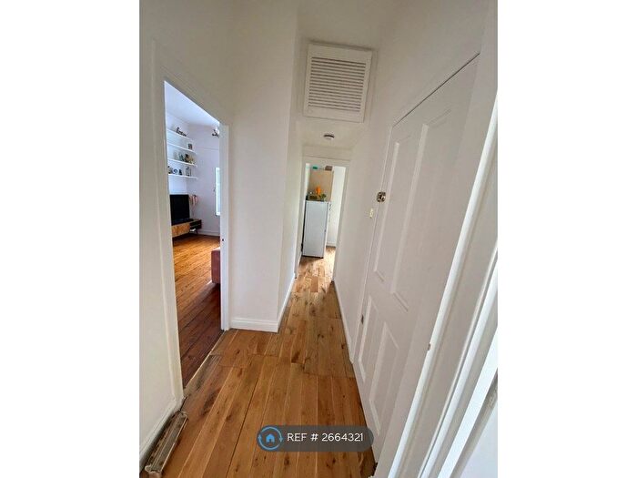 2 Bedroom Flat To Rent In West Bank, London, N16