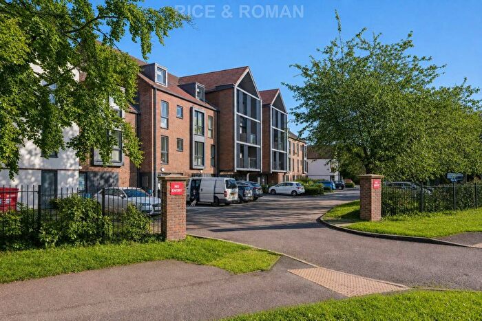 2 Bedroom Flat For Sale In The Clockhouse, Guildford, GU1