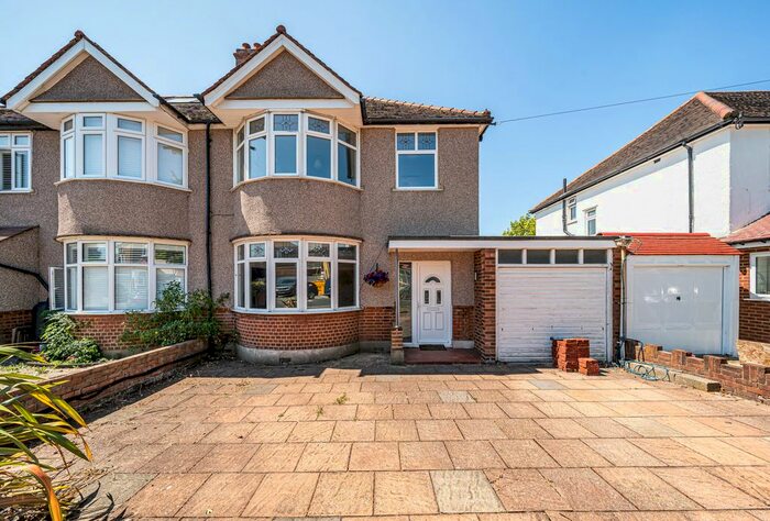 3 Bedroom Semi-Detached House To Rent In Ebbisham Road, Worcester Park, KT4