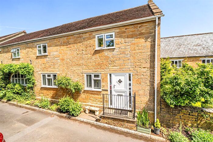 4 Bedroom End Of Terrace House For Sale In Lower Street, Merriott, Somerset, TA16