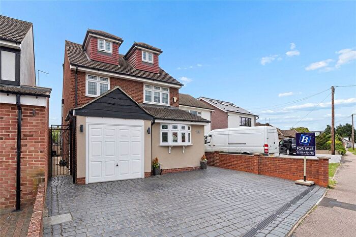 4 Bedroom Detached House For Sale In Abbey Wood Lane, Rainham, RM13