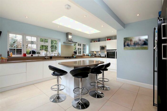 6 Bedroom Detached House To Rent In Green Lane, Burnham, Slough, SL1