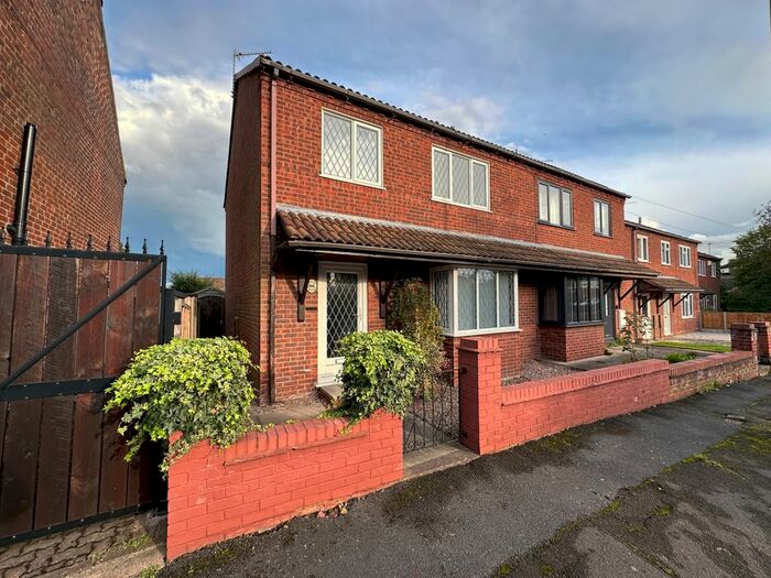 3 Bedroom End Of Terrace House To Rent In Alexandra Road, Swadlincote, DE11