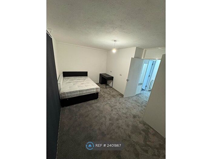 4 Bedroom Maisonette To Rent In Ramsfort House, London, SE16