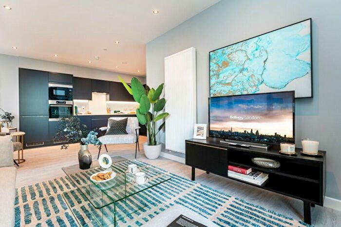 2 Bedroom Apartment For Sale In Holcombe Mansions, Mulberry Circus, IG11