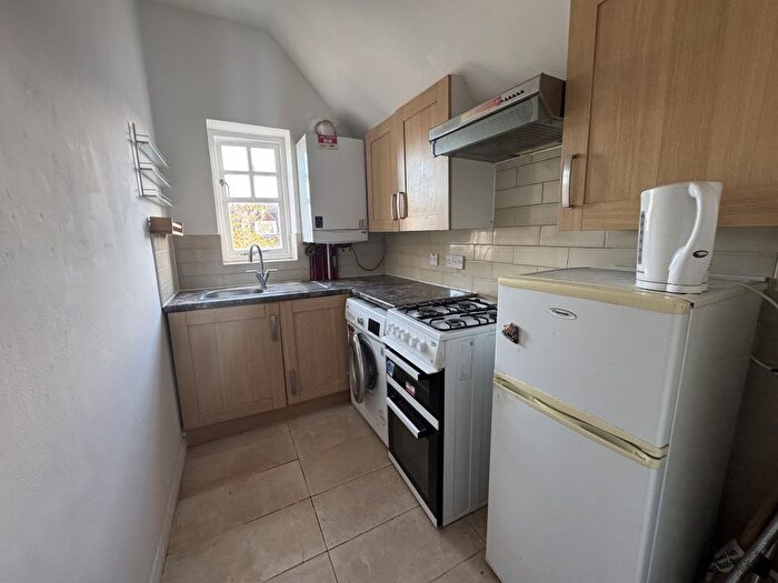 1 Bedroom Flat To Rent In Ambleside Avenue, London, SW16