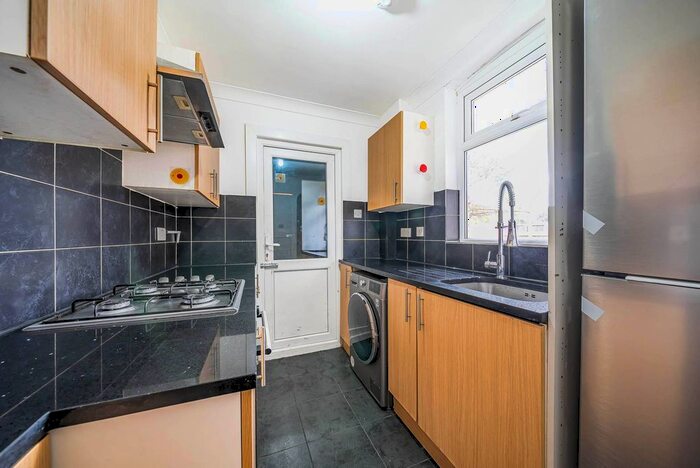 3 Bedroom Maisonette To Rent In Western Road, Mitcham, CR4