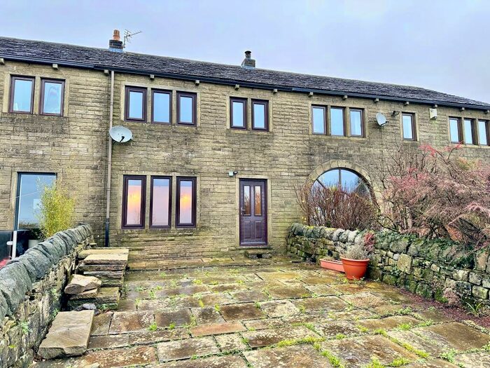 3 Bedroom Town House To Rent In Causeway Fold, Blackshawhead, Hebden Bridge, HX7