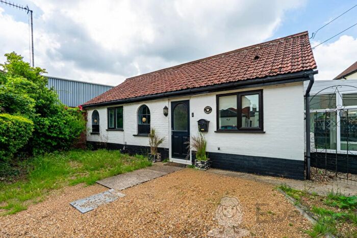 2 Bedroom Detached Bungalow To Rent In Queens Square, Attleborough, Norfolk, NR17