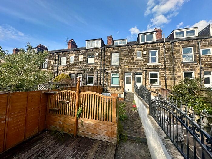 3 Bedroom Terraced House For Sale In North Street, Otley, LS21