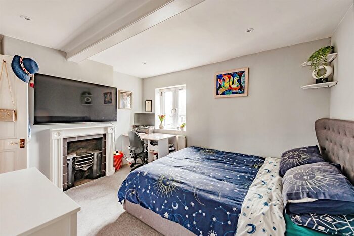 3 Bedroom End Of Terrace House For Sale In Hollis Row, Common Road, Redhill, RH1