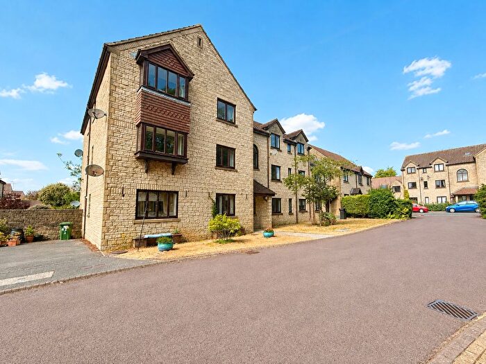 2 Bedroom Flat To Rent In Hanstone Close, Cirencester, Gloucestershire, GL7