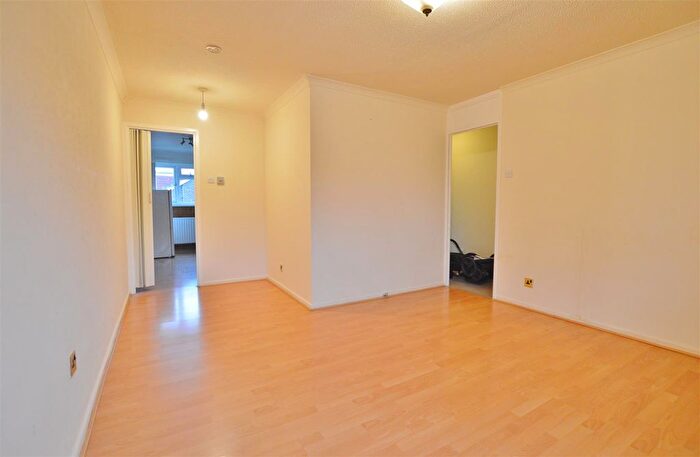 1 Bedroom Flat For Sale In Fotheringay Gardens, Cippenham, Slough, SL1