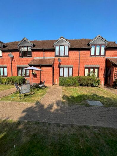2 Bedroom Flat To Rent In Beecholm Mews, Waltham Cross, EN8