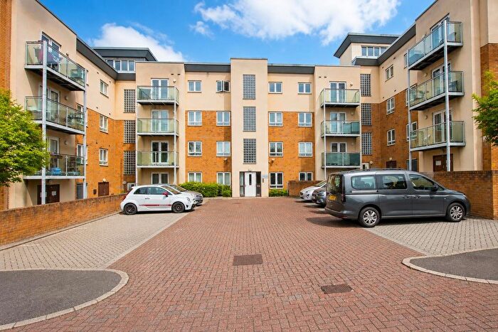 2 Bedroom Flat For Sale In Taylor Court, Todd Close, Borehamwood, WD6