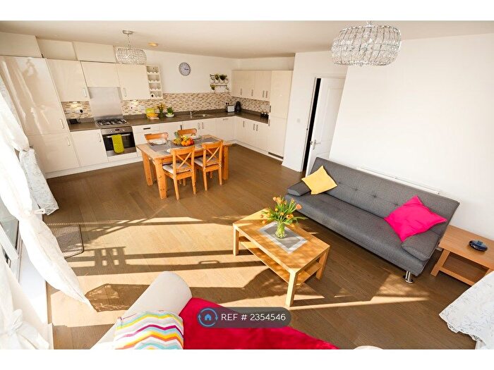 2 Bedroom Flat To Rent In Kestrel Rise, Trumpington, Cambridge, CB2