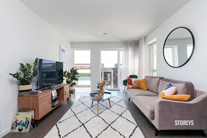 2 Bedroom Apartment To Rent In York Way, Kings Cross, London, N7