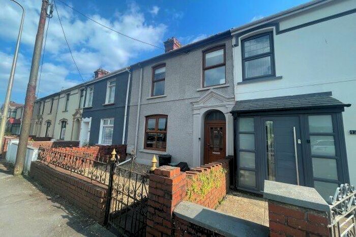 3 Bedroom Property To Rent In Sandy Road, Llanelli, SA15