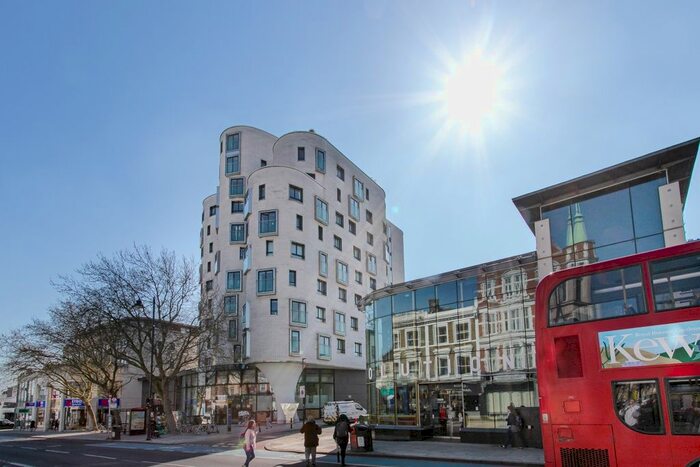 2 Bedroom Flat To Rent In Clement Avenue, London, SW4