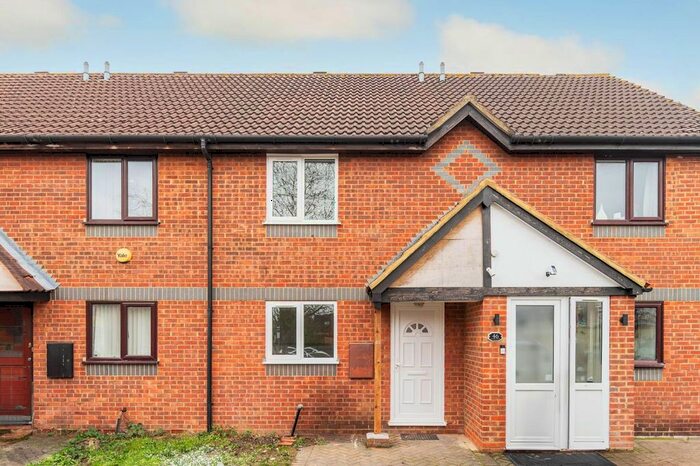 2 Bedroom Flat To Rent In Stirling Close, Norbury, London, SW16