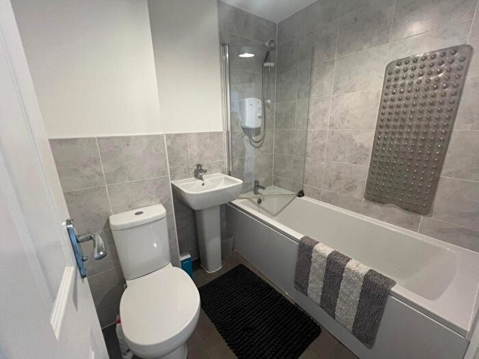 2 Bedroom House To Rent In Heol Y Plas, Carway, Kidwelly, SA17