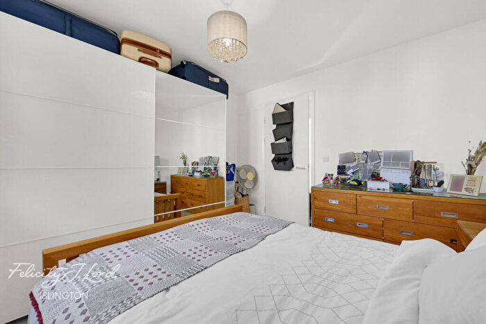 1 Bedroom Apartment For Sale In Britannia Walk, London, N1