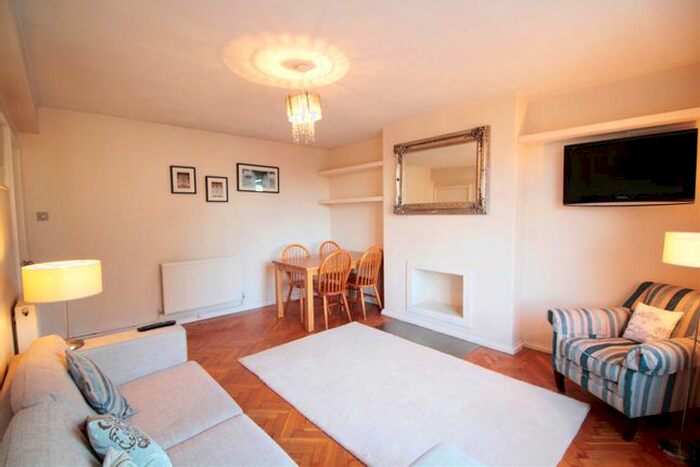 2 Bedroom Flat To Rent In Brixton Road, Brixton, SW9