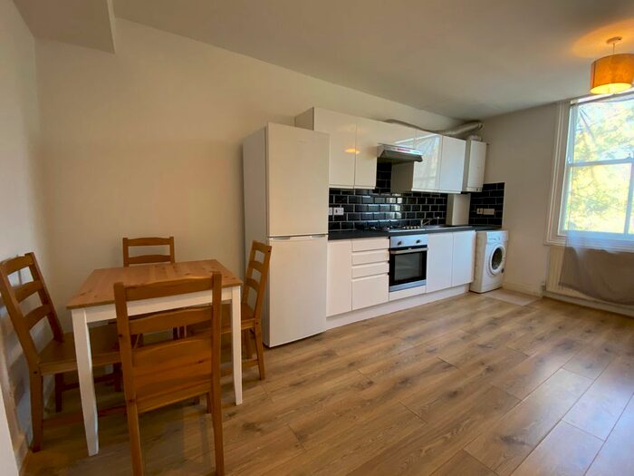 2 Bedroom Flat To Rent In Stockwell Road, London, SW9