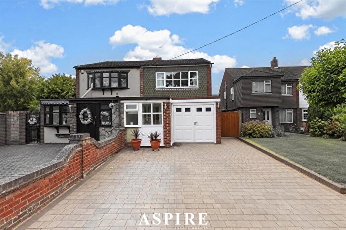 4 Bedroom Semi Detached House For Sale In Rushbottom Lane, Benfleet, SS7