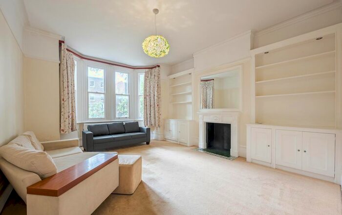 3 Bedroom Flat To Rent In Camberwell Grove, London, SE5
