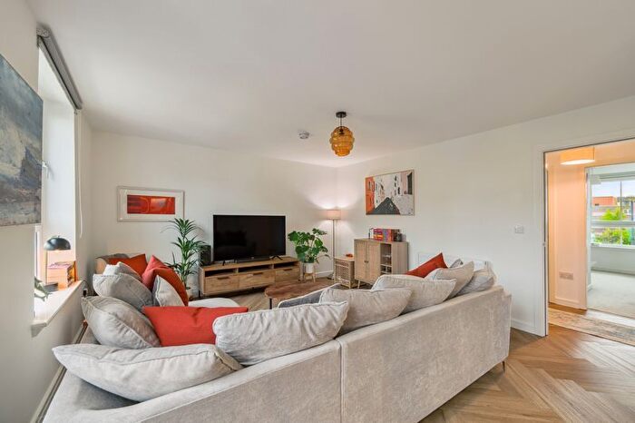 2 Bedroom Flat For Sale In Oatlands Square, Glasgow, G5