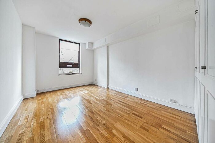 2 Bedroom Flat To Rent In Upper Park Road, Belsize Park, London, NW3