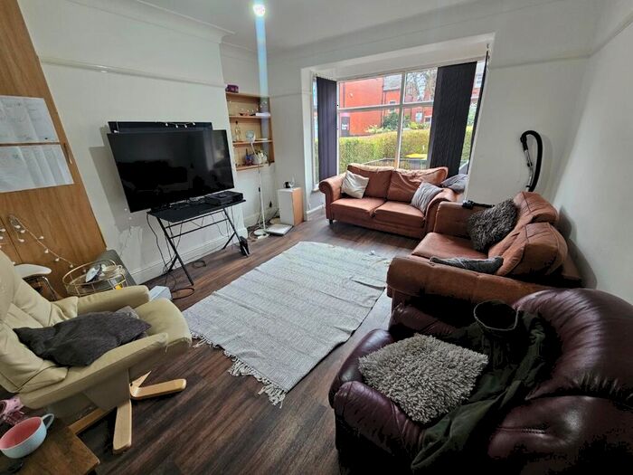 7 Bedroom Terraced House To Rent In Headingley Avenue, Leeds, West Yorkshire, LS6