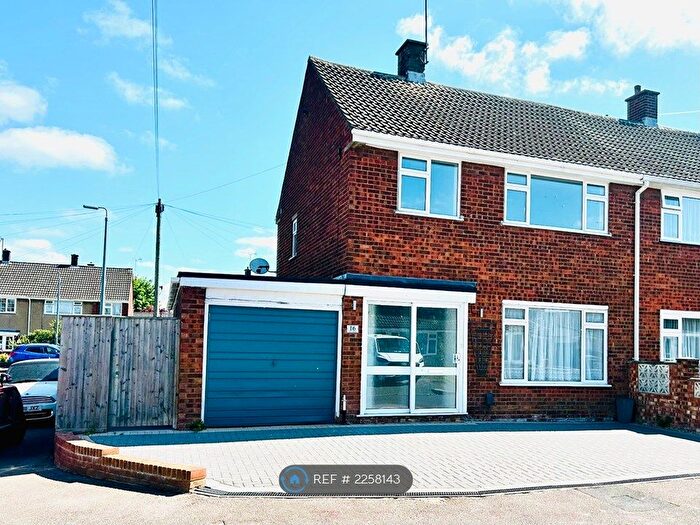 3 Bedroom Semi-Detached House To Rent In Yew Street, Dunstable, LU5