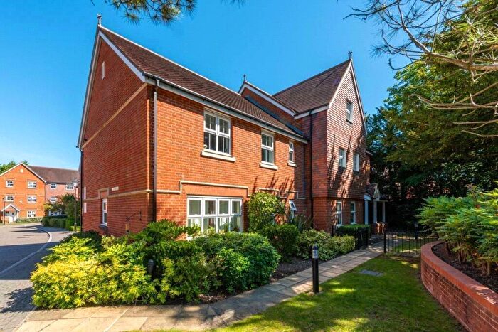 2 Bedroom Apartment To Rent In Braemore Lodge, Reigate, RH2