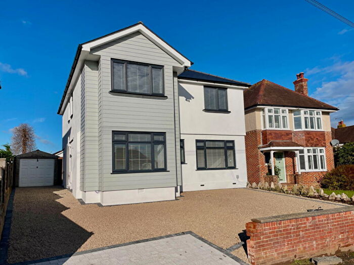 4 Bedroom Detached House For Sale In Saxonhurst Road, Bournemouth, BH10